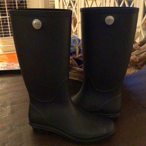 NWOT UGG Shelby Matte Black Boots